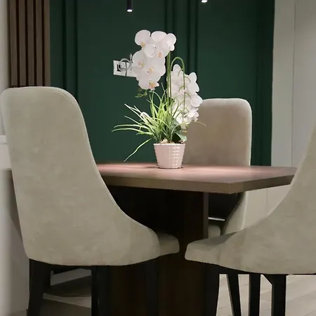 La Grand - New Bazaar 티라나