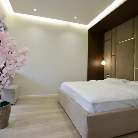 La Grand - New Bazaar Apartment *