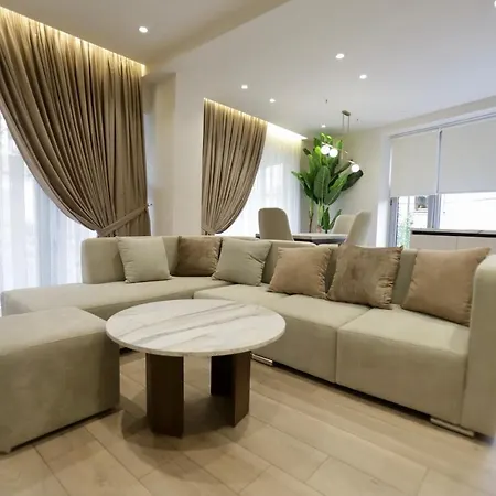 La Grand - New Bazaar Apartment