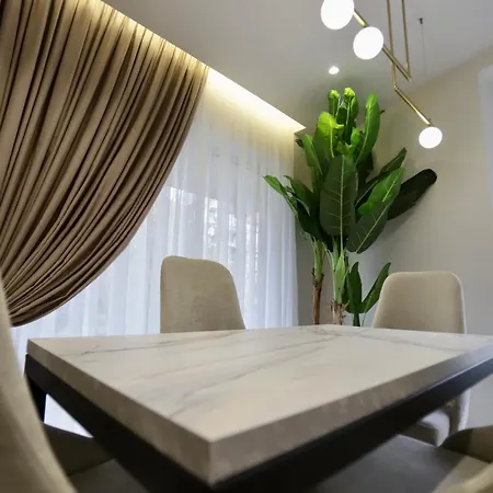 La Grand - New Bazaar Apartman Tirana