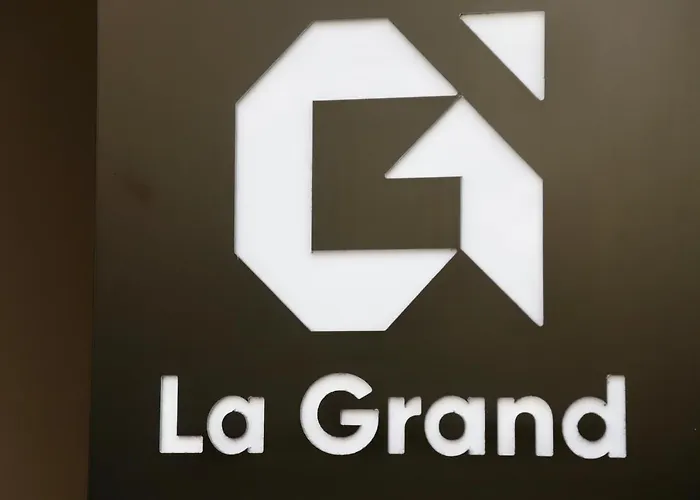 La Grand - New Bazaar Τίρανα