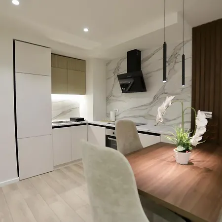 La Grand - New Bazaar